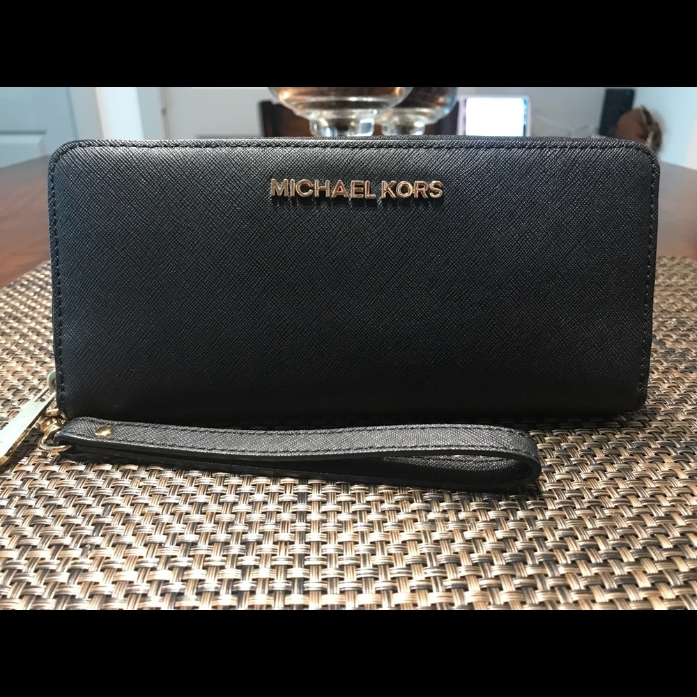 BNWOT - Micheal Kors Continental Wallet